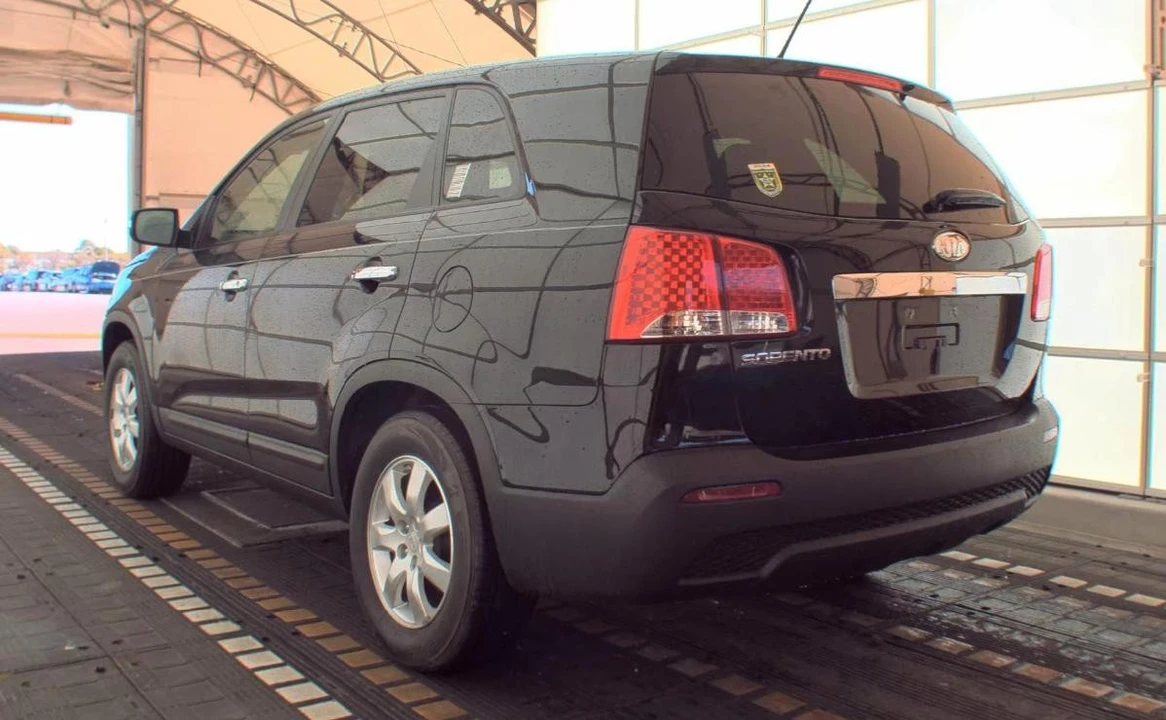 2011 Kia Sorento - Image 6 of 13