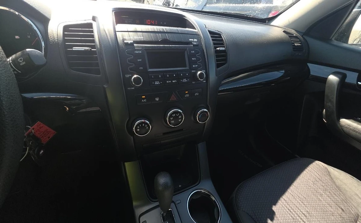 2011 Kia Sorento - Image 11 of 13