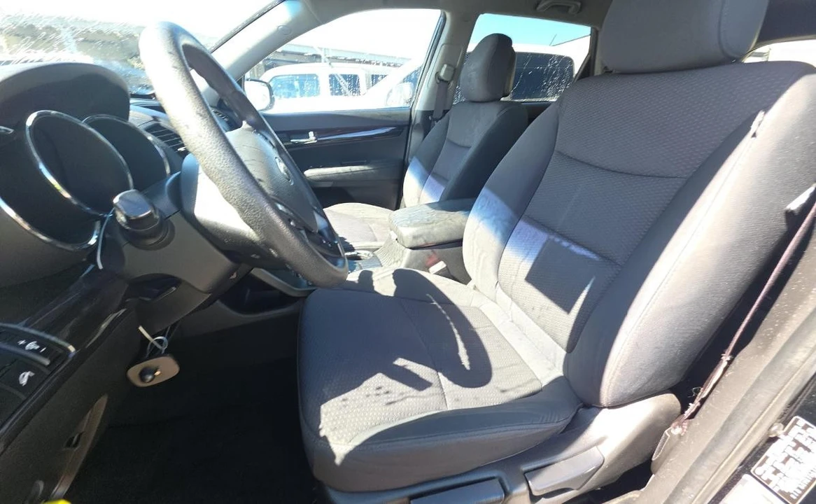 2011 Kia Sorento - Image 7 of 13