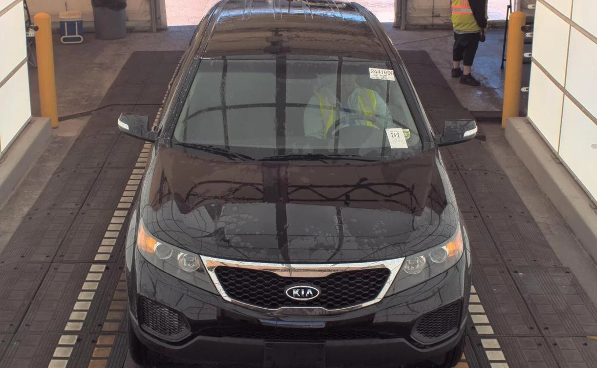 2011 Kia Sorento - Image 2 of 13