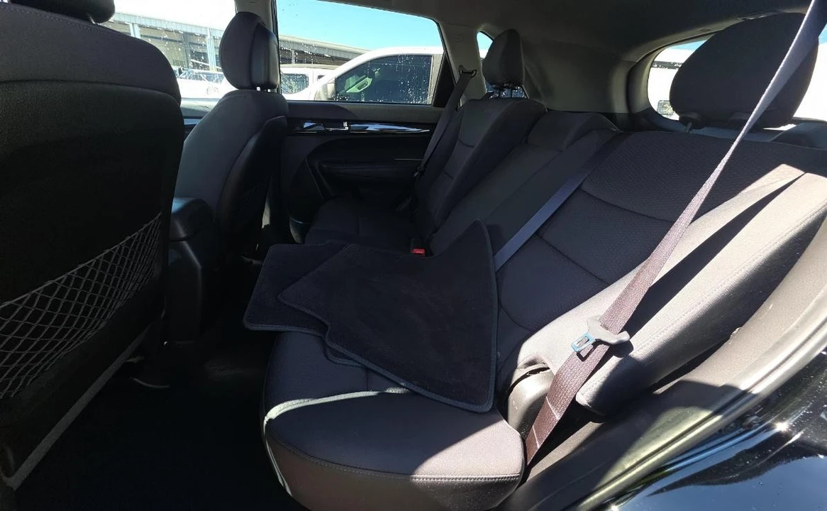 2011 Kia Sorento - Image 12 of 13