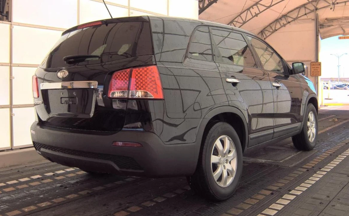 2011 Kia Sorento - Image 4 of 13