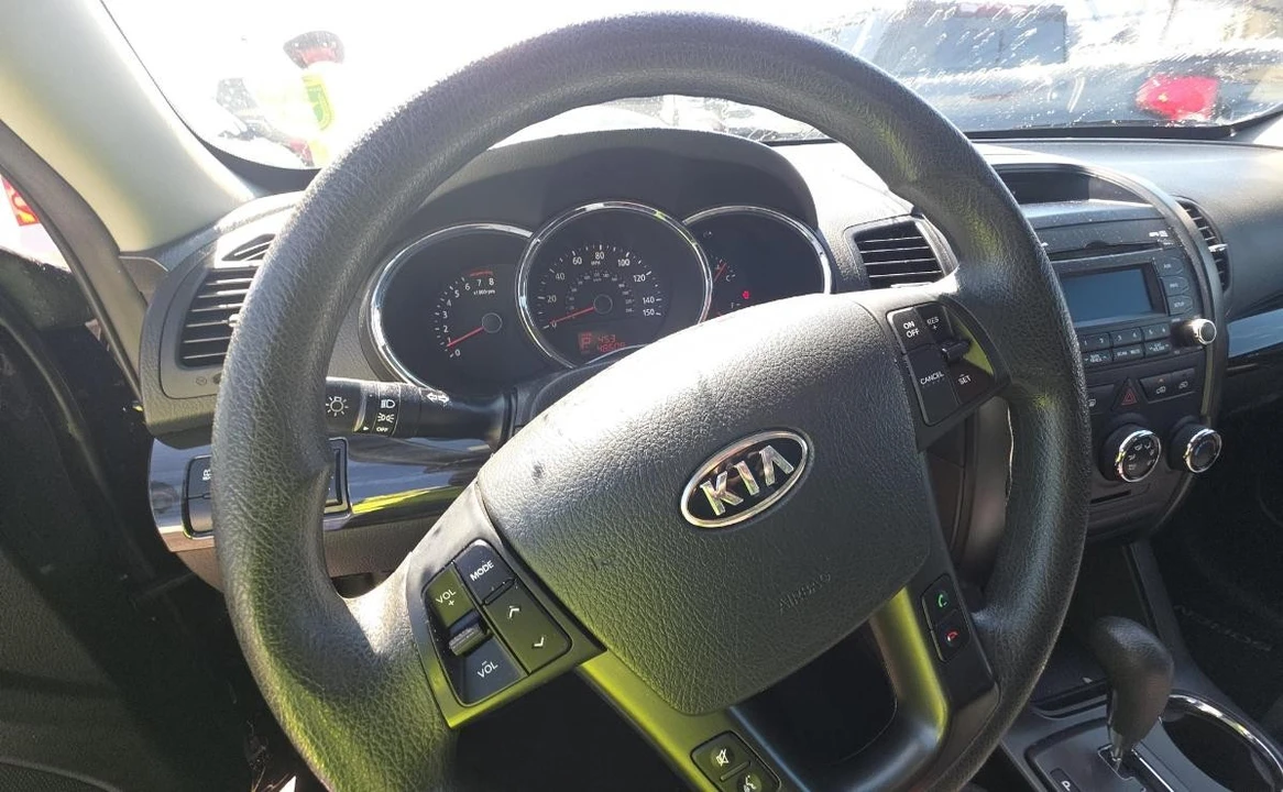 2011 Kia Sorento - Image 10 of 13