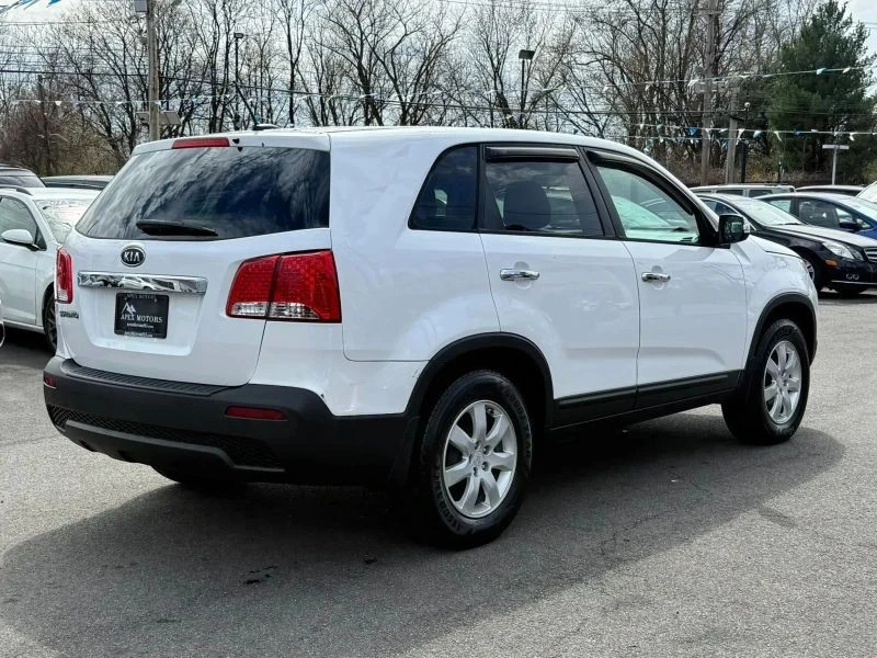 2011 Kia Sorento - Image 10 of 12
