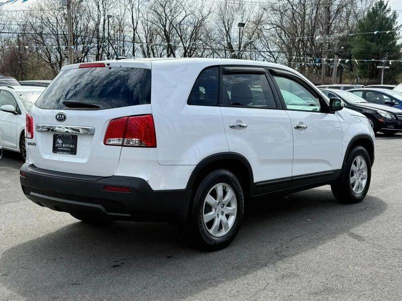 2011 Kia Sorento - Image 10 of 12
