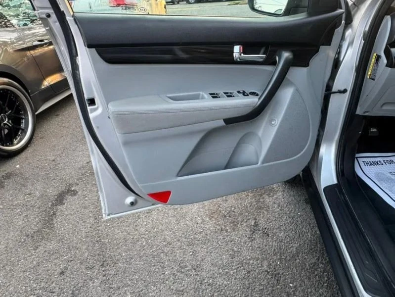 2011 Kia Sorento - Image 10 of 12