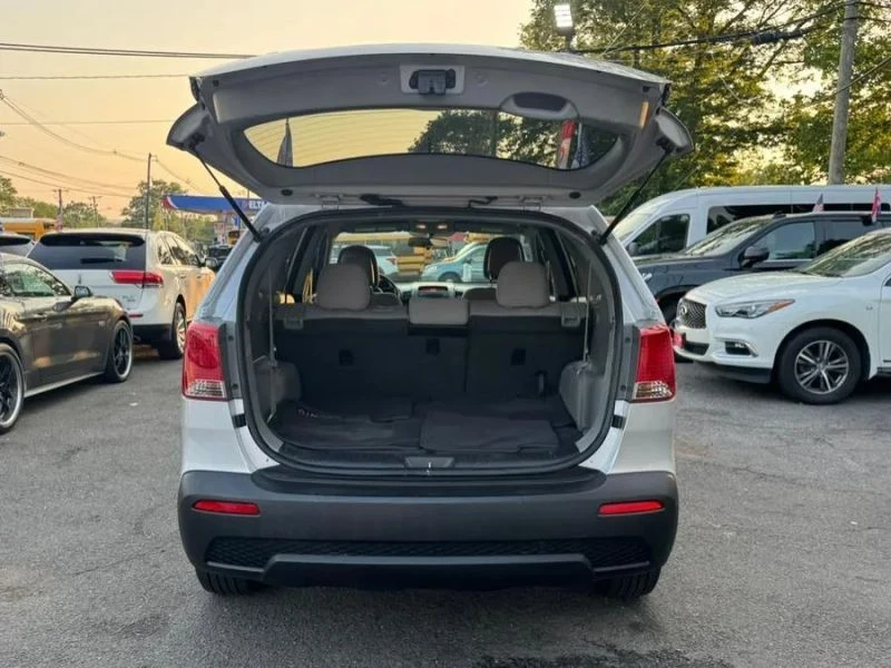 2011 Kia Sorento - Image 8 of 12