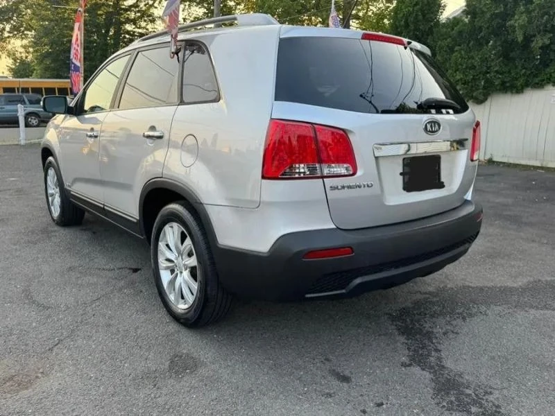 2011 Kia Sorento - Image 3 of 12