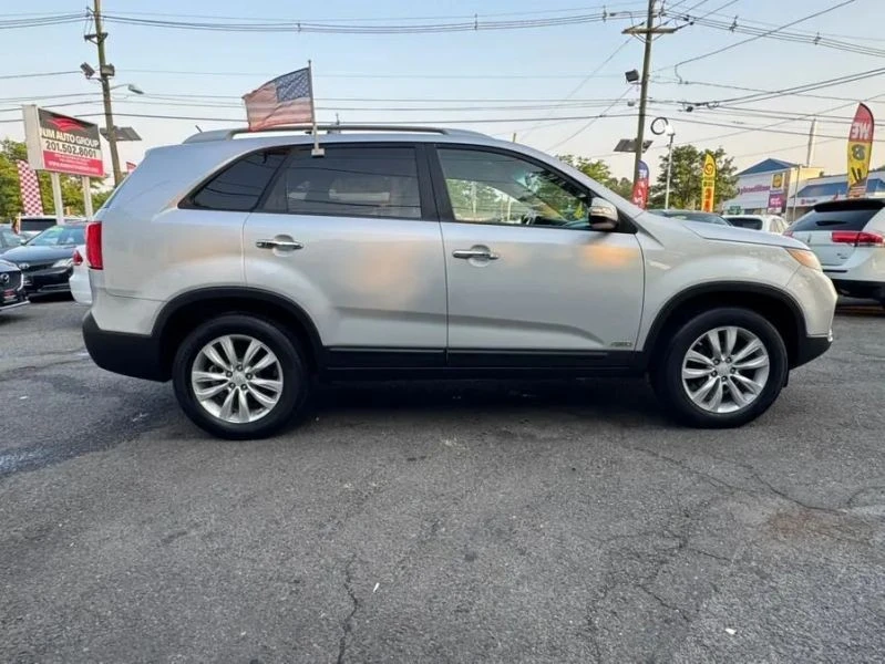 2011 Kia Sorento - Image 5 of 12