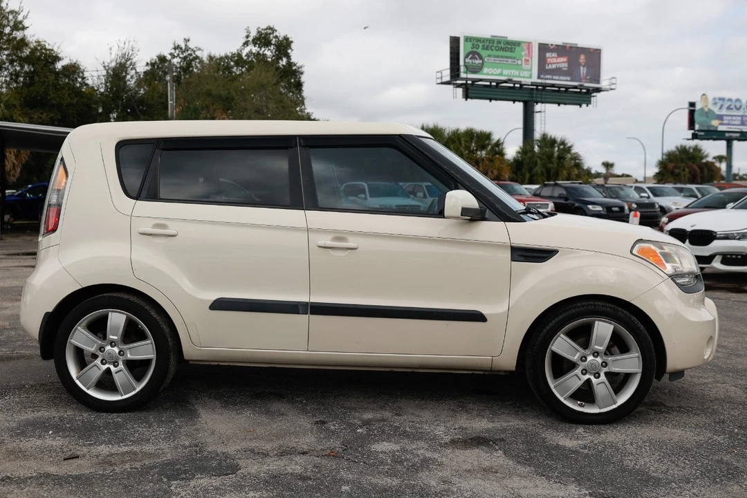 2011 Kia Soul - Image 13 of 21