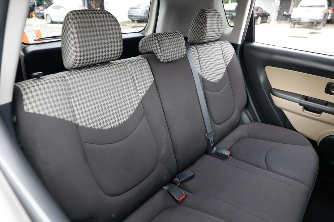 2011 Kia Soul - Image 14 of 21