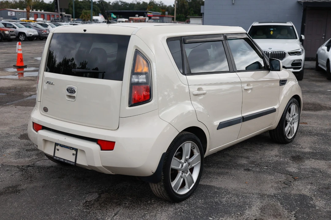 2011 Kia Soul - Image 10 of 12