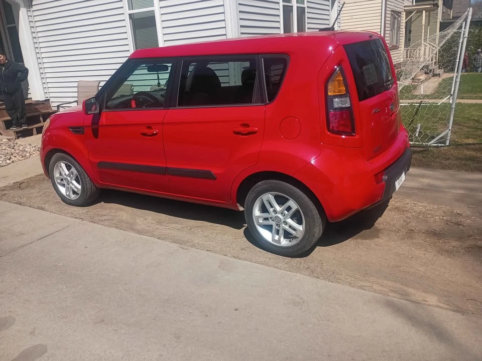 2011 Kia Soul - Image 2 of 3