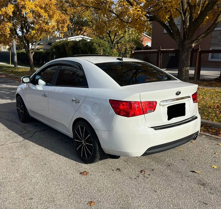 2011 Kia Forte - Image 5 of 10