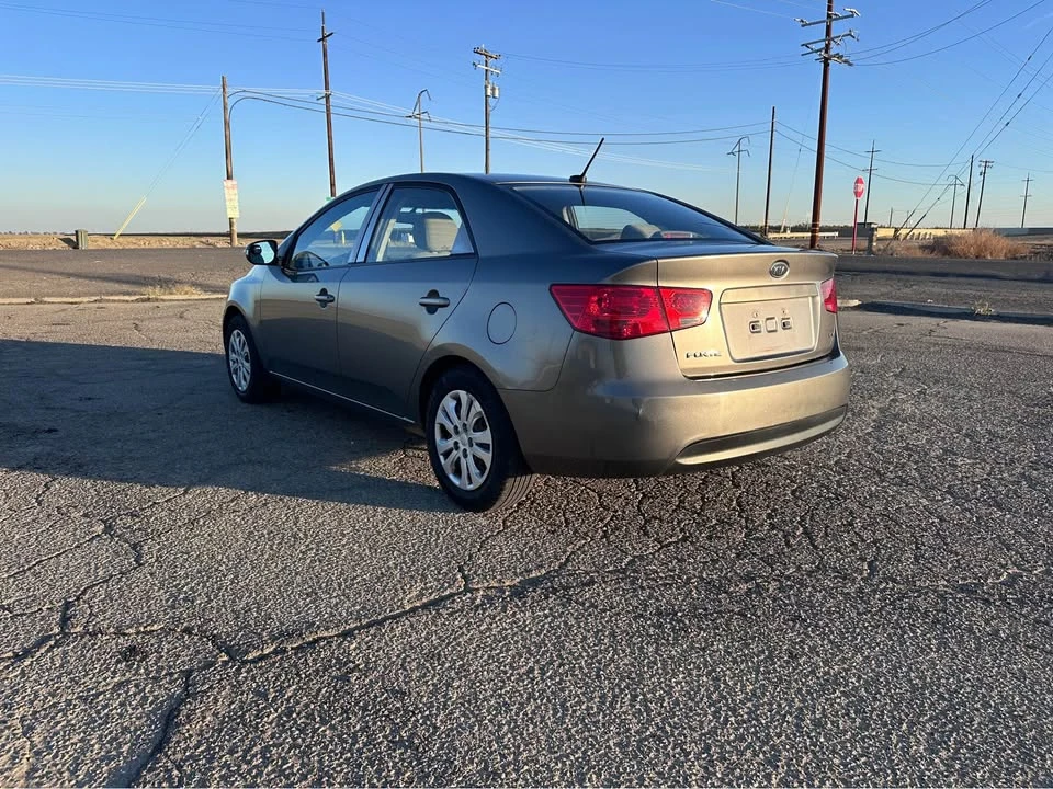 2011 Kia Forte - Image 5 of 10
