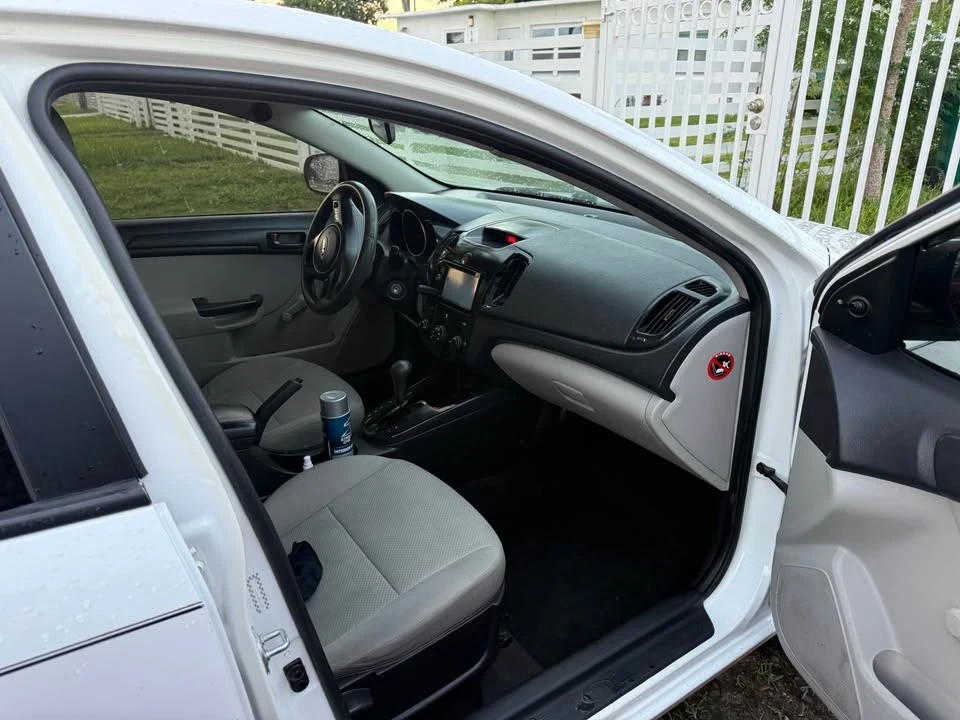 2011 Kia Forte - Image 10 of 13