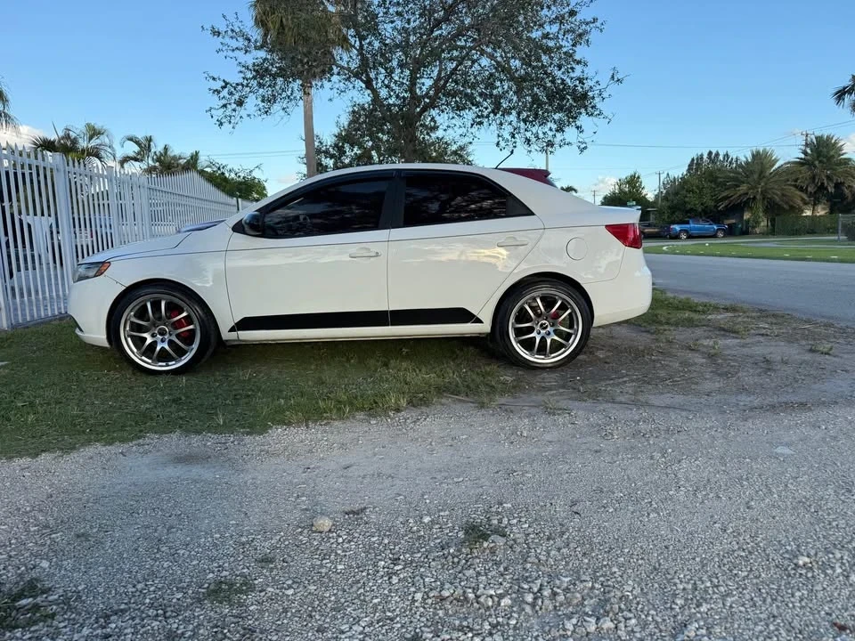2011 Kia Forte - Image 2 of 13