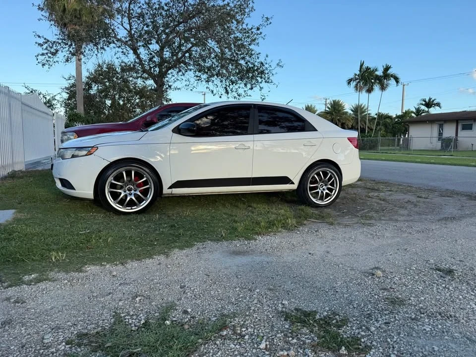 2011 Kia Forte - Image 8 of 13