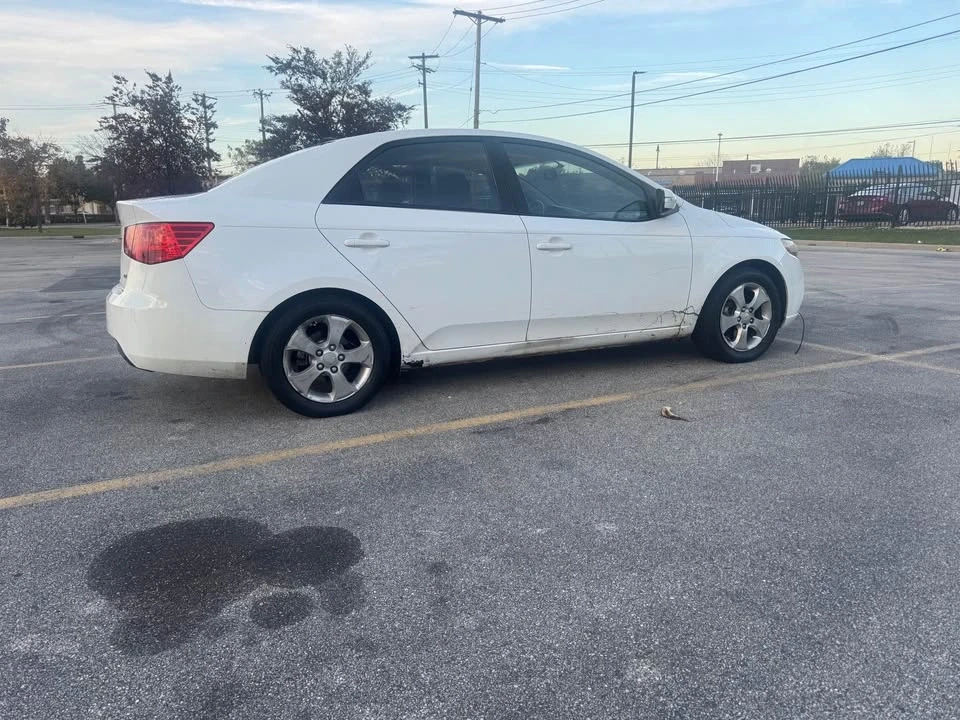 2011 Kia Forte - Image 2 of 4