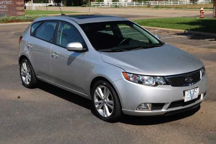 2011 Kia Forte - Image 2 of 16