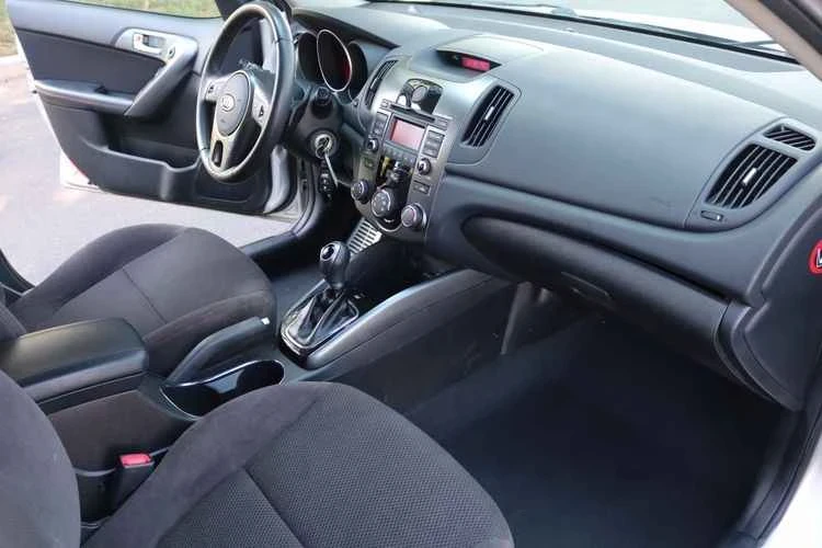2011 Kia Forte - Image 5 of 15