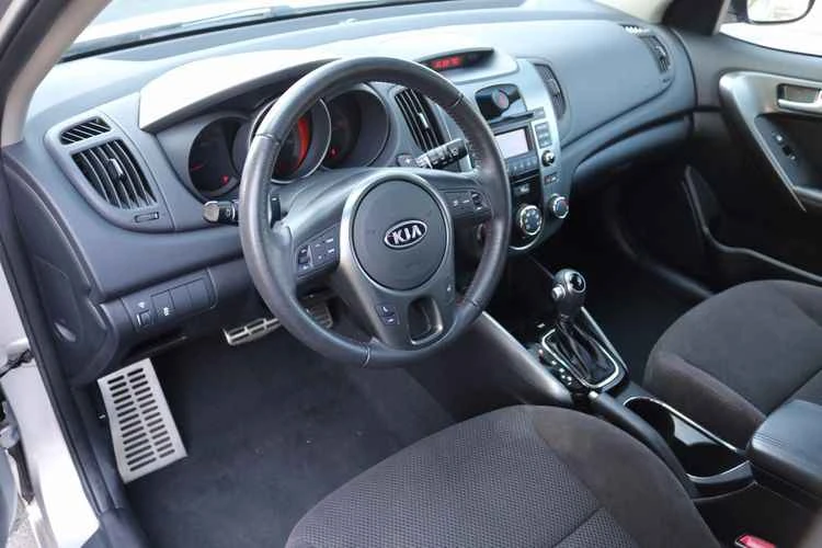 2011 Kia Forte - Image 9 of 16