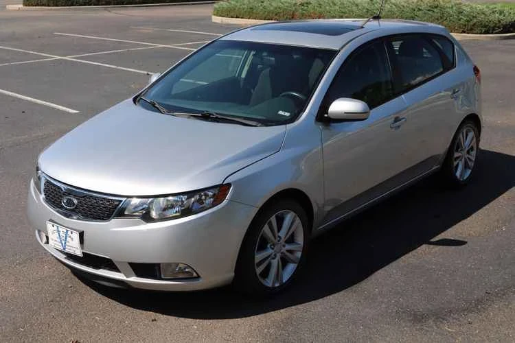2011 Kia Forte - Image 2 of 15