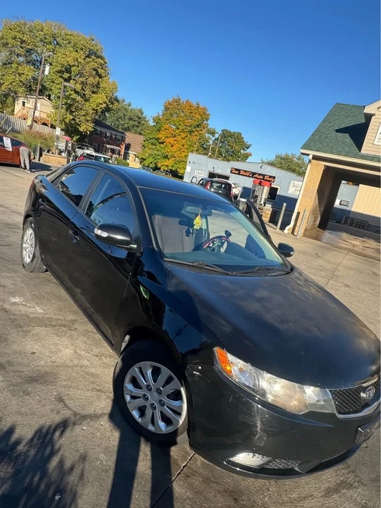 2011 Kia Forte - Image 10 of 17
