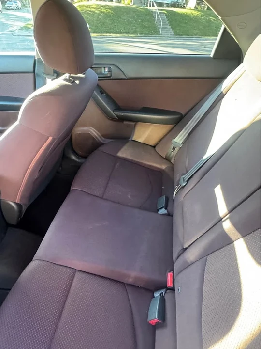2011 Kia Forte - Image 11 of 17