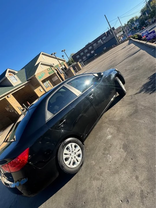 2011 Kia Forte - Image 12 of 17