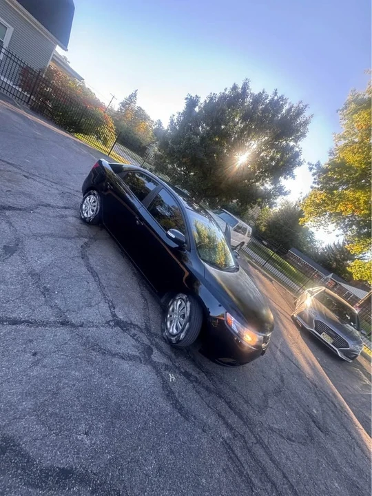 2011 Kia Forte - Image 2 of 17