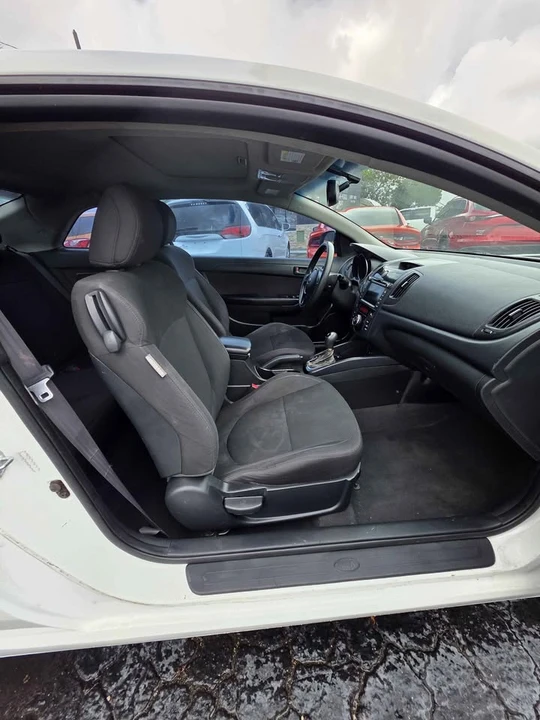 2011 Kia Forte - Image 8 of 10