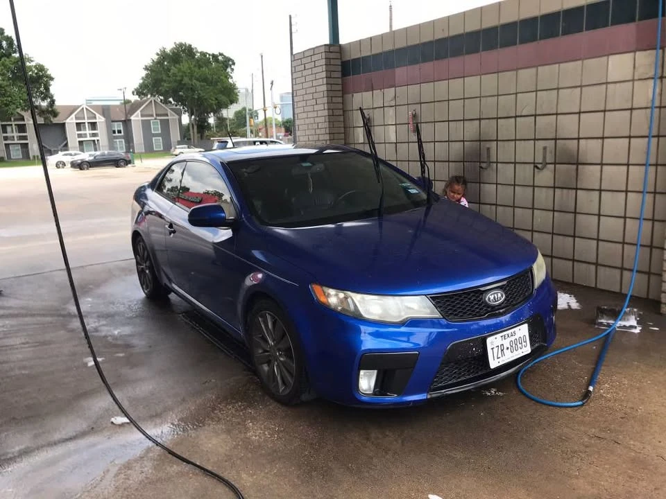 2011 Kia Forte - Image 2 of 4