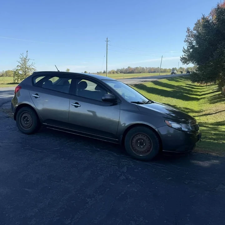 2011 Kia Forte - Image 2 of 5