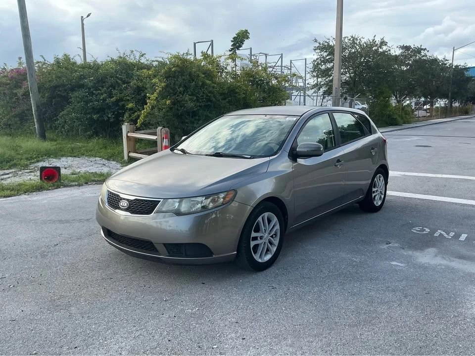 2011 Kia Forte - Image 2 of 13