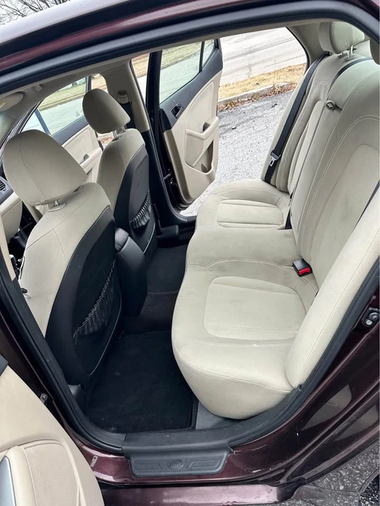 2011 Kia Optima/K5 - Image 10 of 17