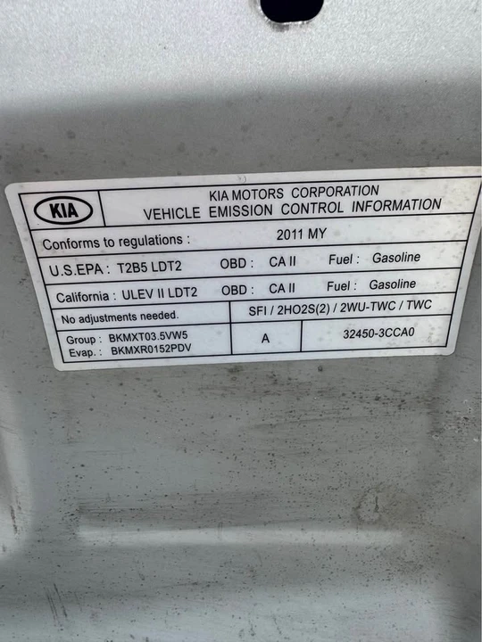 2011 Kia Carnival - Image 3 of 5