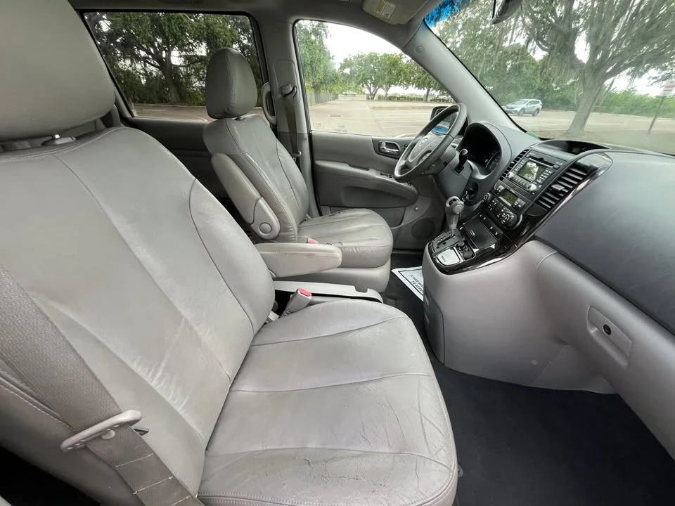 2011 Kia Carnival - Image 13 of 14