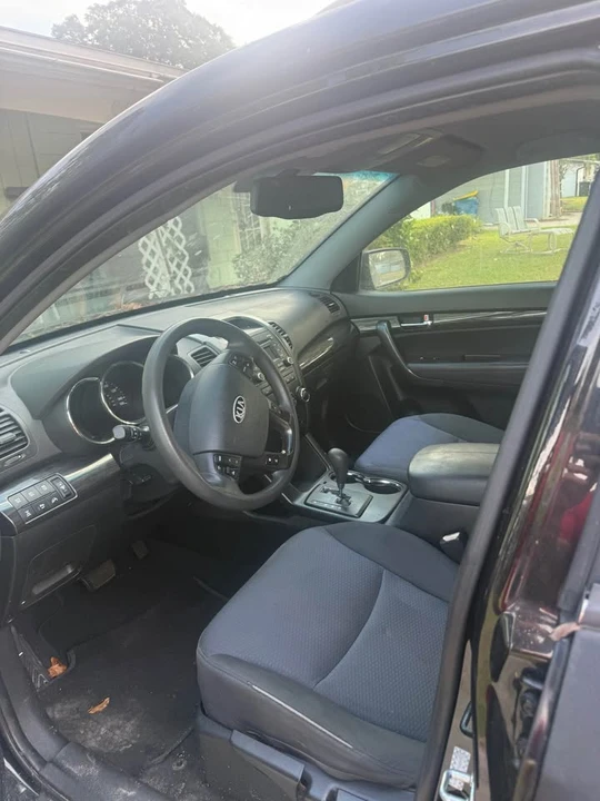 2011 Kia Sorento - Image 3 of 6