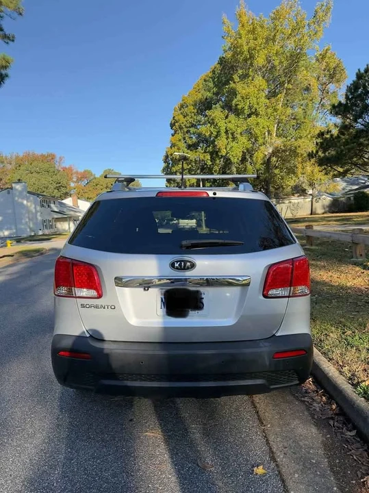 2011 Kia Sorento - Image 3 of 12