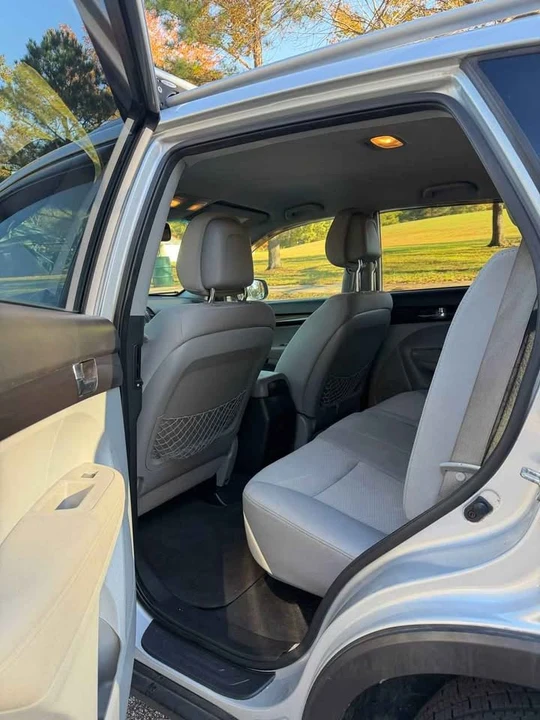 2011 Kia Sorento - Image 6 of 12