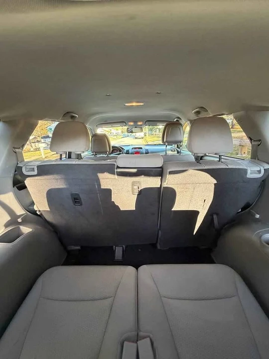 2011 Kia Sorento - Image 5 of 12