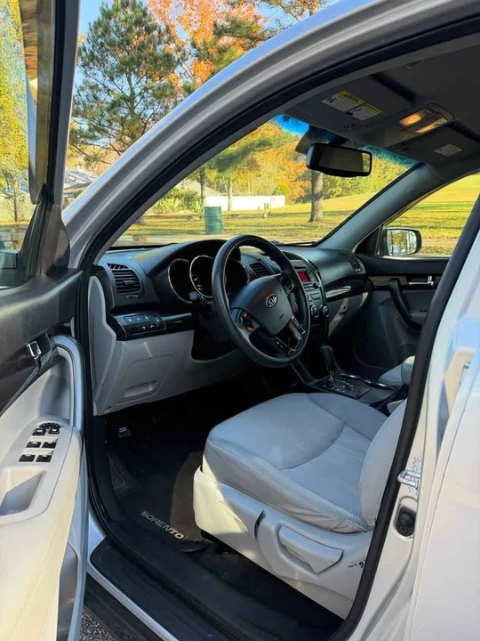 2011 Kia Sorento - Image 7 of 12