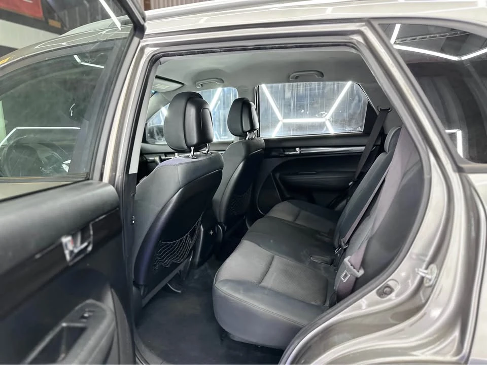 2011 Kia Sorento - Image 8 of 9
