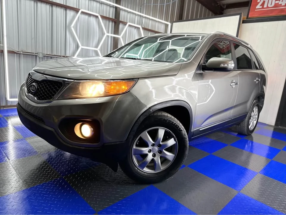 2011 Kia Sorento - Image 2 of 9