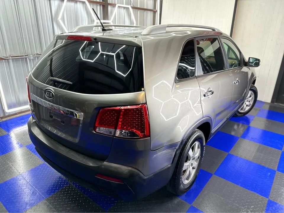 2011 Kia Sorento - Image 3 of 9