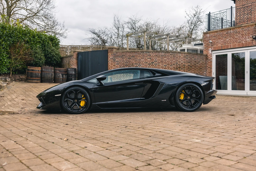 2011 Lamborghini Aventador LP700-4 - Image 9 of 31
