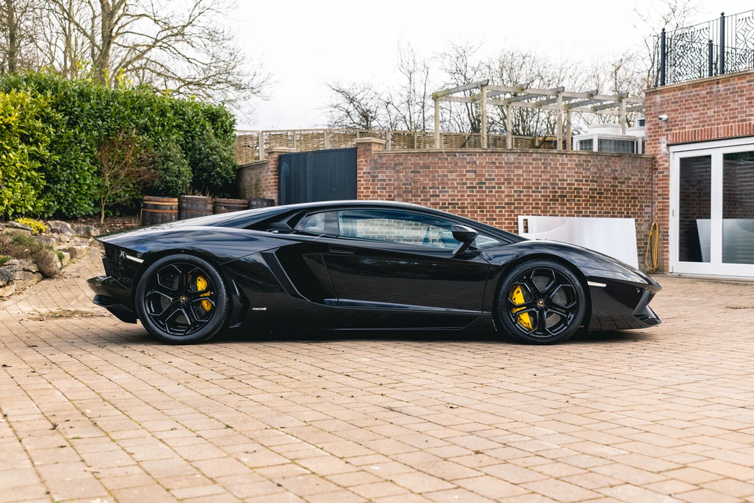 2011 Lamborghini Aventador LP700-4 - Image 7 of 31