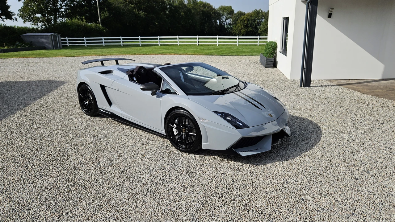 2011 Lamborghini Gallardo LP570-4 Spyder Performante - Image 4 of 31