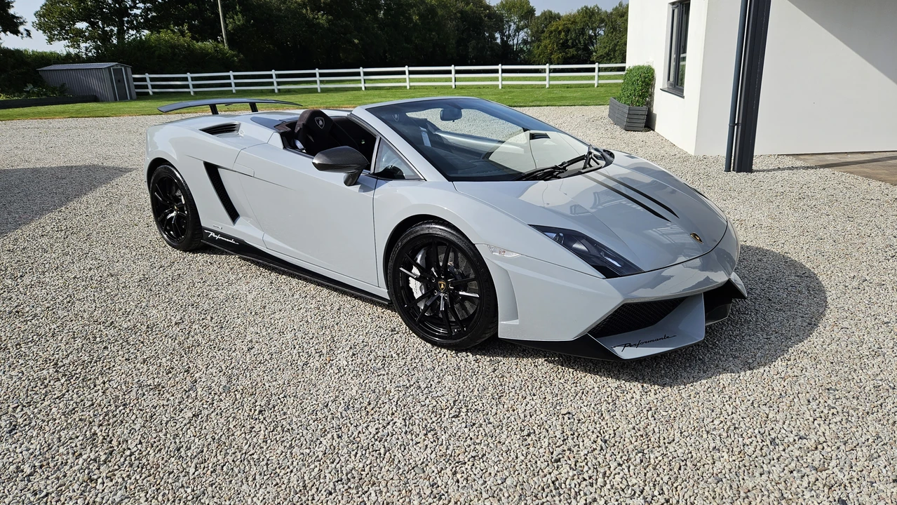 2011 Lamborghini Gallardo LP570-4 Spyder Performante - Image 9 of 31